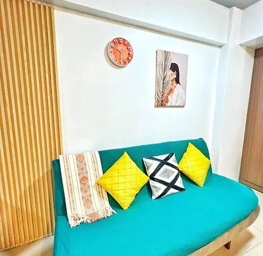 Nara Homes At Palm Tree In Front Of Naia Terminal 3 *